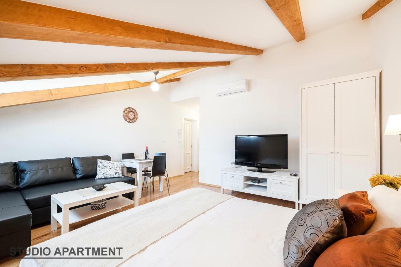 Apartments Rialto Gallery ชิเบนิก ภายนอก รูปภาพ
